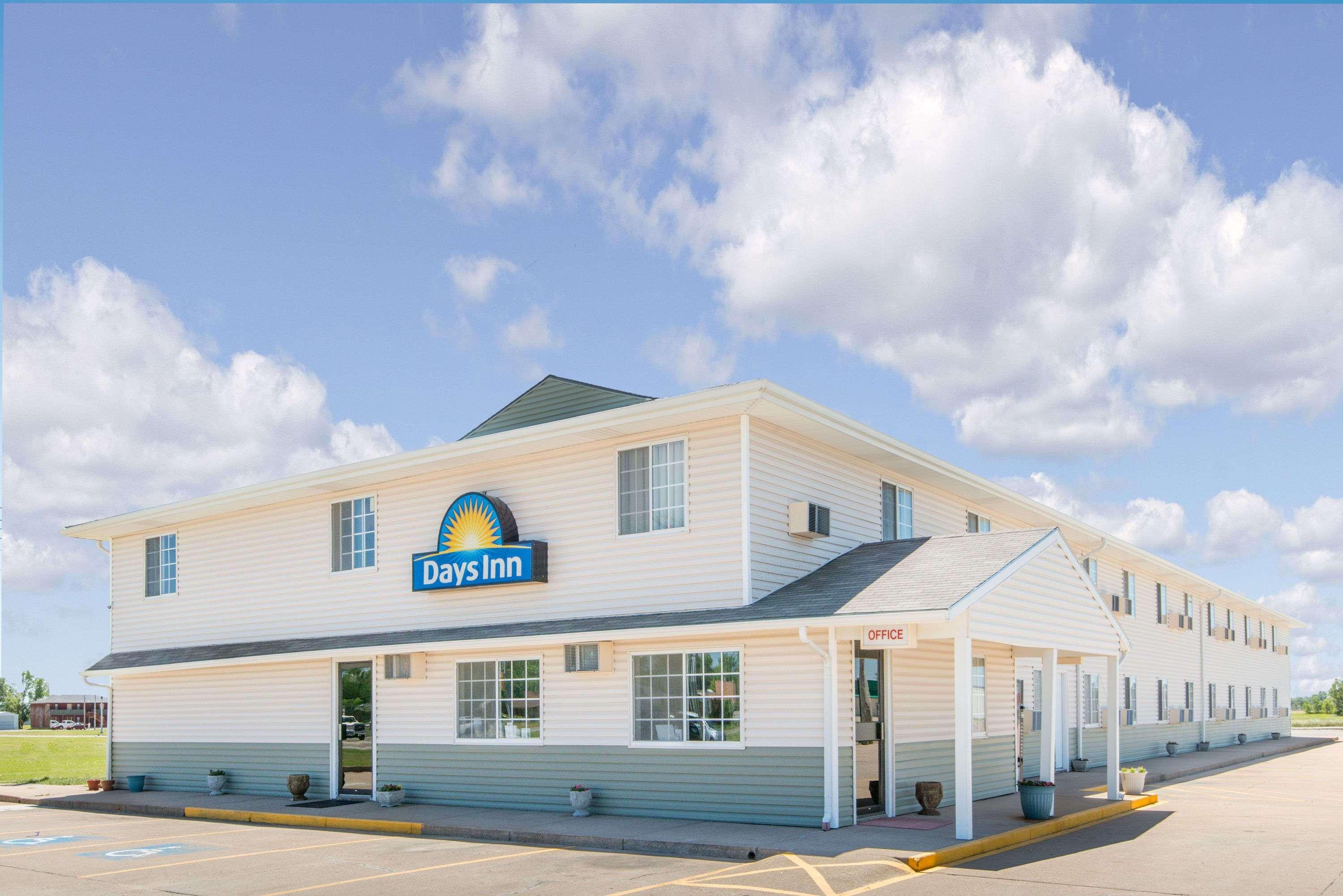 Days Inn By Wyndham Great Bend Exterior photo